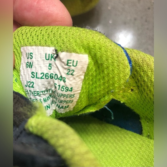 Saucony navy/green boys' sneaker, size 6W (toddler) - Picture 11 of 13